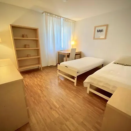 Your Bright And Spacious By The Apartamento