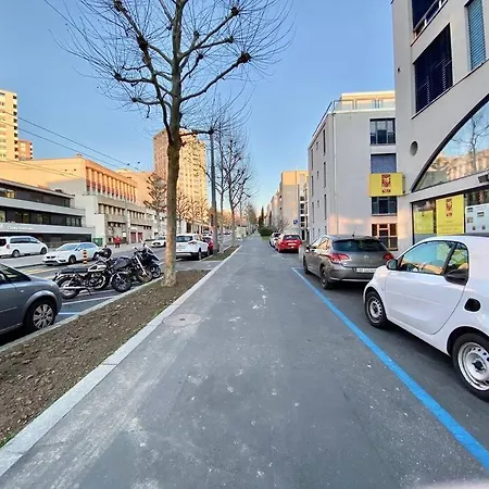 Your Bright And Spacious By The Apartamento