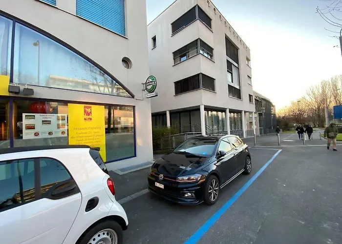 Your Bright And Spacious By The Apartment *