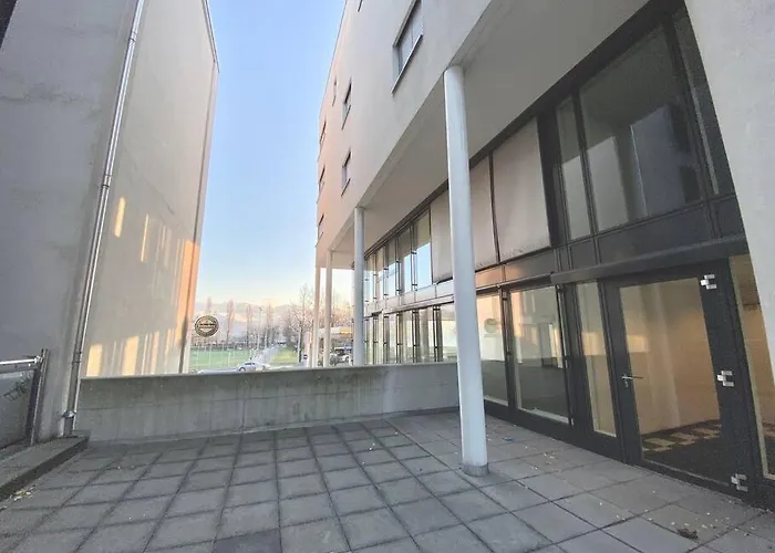 Your Bright And Spacious By The Apartment *