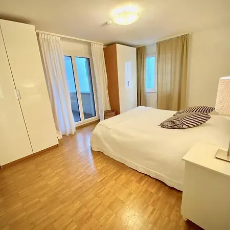 Your Bright And Spacious By The 로잔