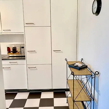 Your Bright And Spacious By The 아파트 *